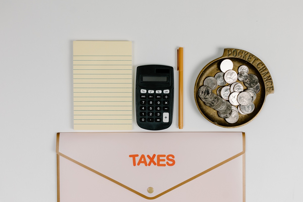 How to go self employed in the UK – marking Self Assessment deadlines on a calendar